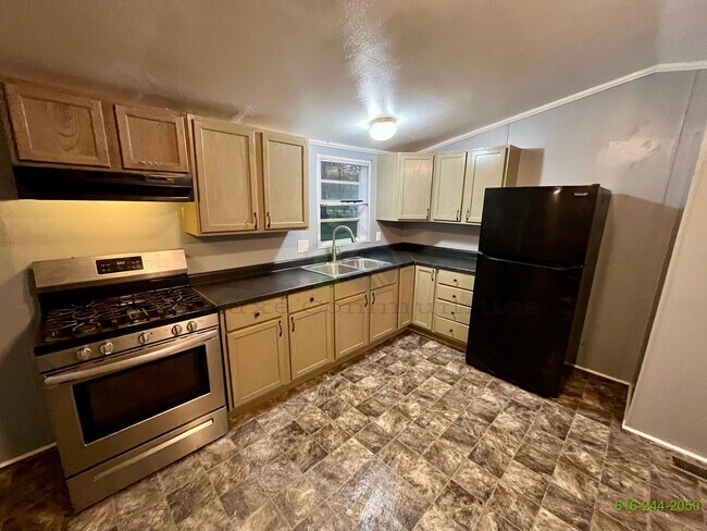 Foto del edificio - 3 Bedroom Mobile Home! Available NOW! Midd...