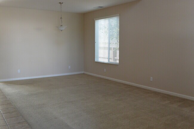 Foto del edificio - 3337 W Tyler Ave