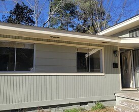Building Photo - 646 Piermont St