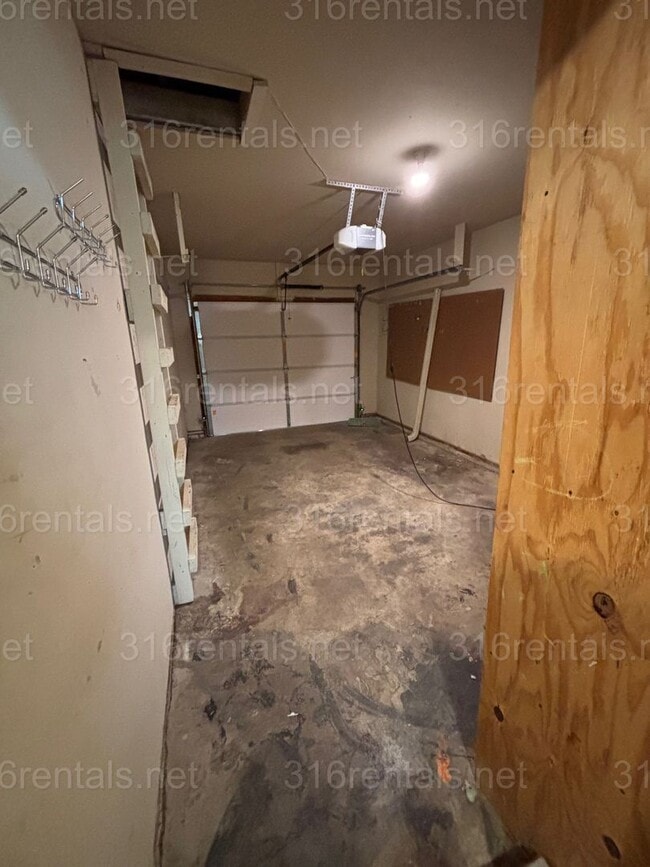 Foto del edificio - 3 bedroom 2 bathroom rental available NOW!