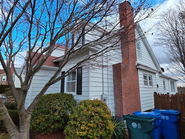 Foto del edificio - 19 Lakeview Ave