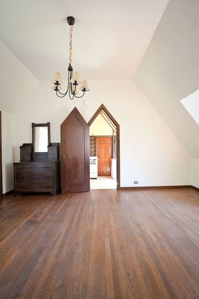 Building Photo - Hawthorne Apartment