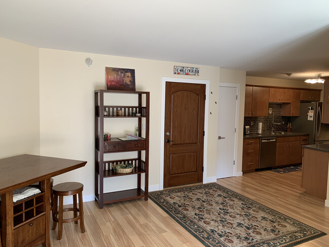 living room, kitchen - 332 S Linn St