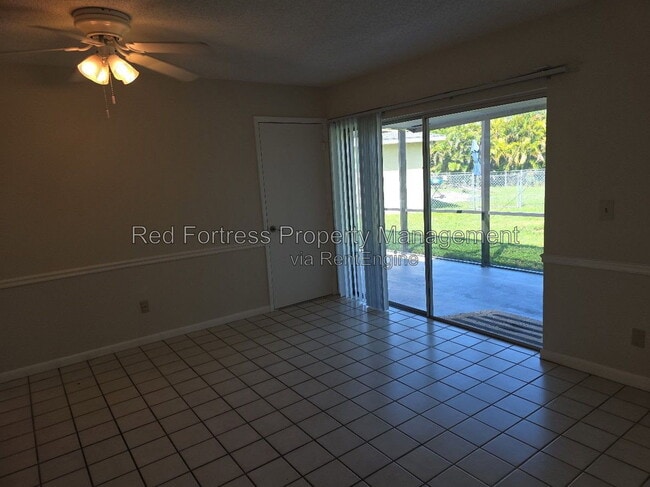 Building Photo - 1049 Ridgeway Dr