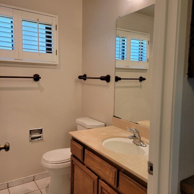 Building Photo - 1147 N Abbott Ave