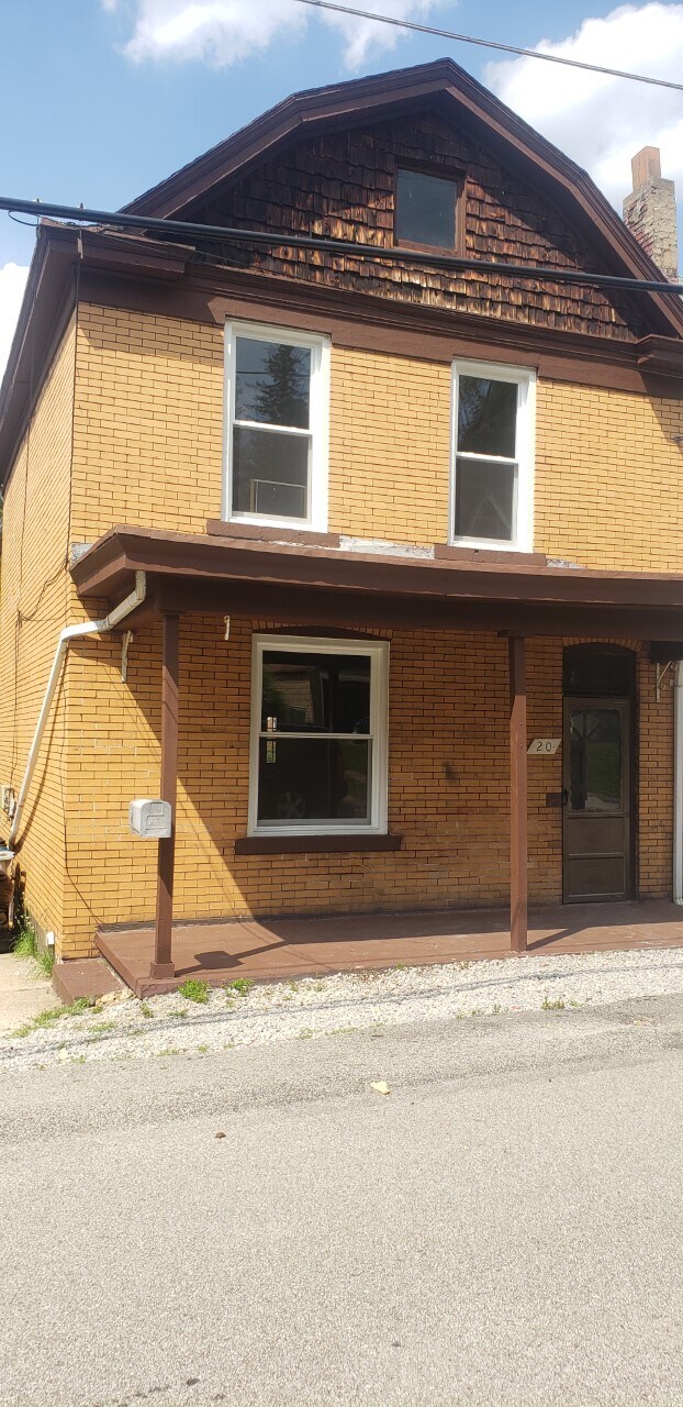Building Photo - 20 Beyrleye Ave