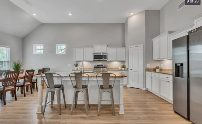 Building Photo - 272 Thorpe Dr