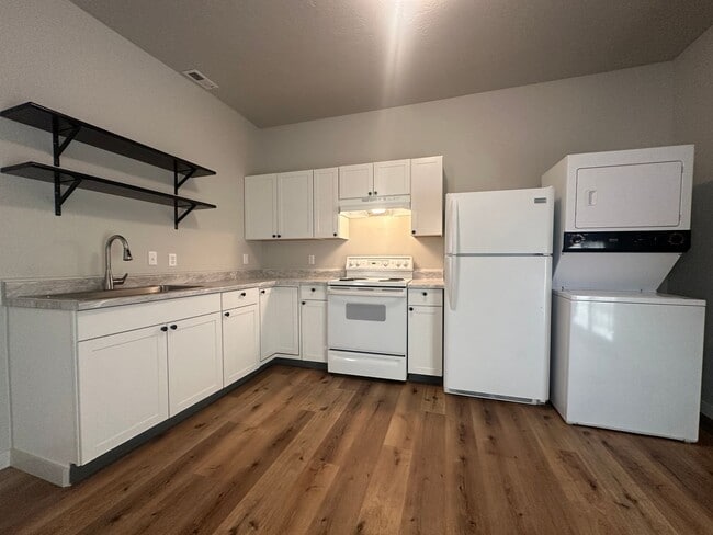 Building Photo - Fully remodeled studio apartment - Caldwell