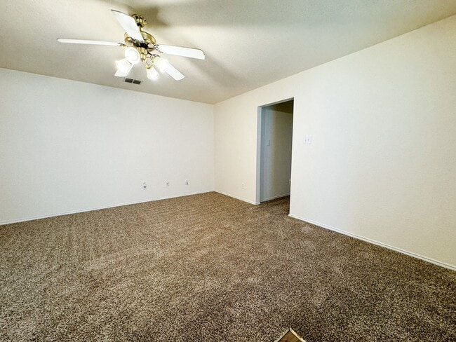 Building Photo - Adorable 2 bed, 2 bath home in Everman ISD