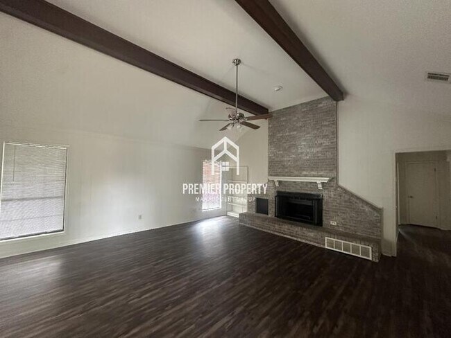 Foto del edificio - 2322 Bartlett Oaks Dr