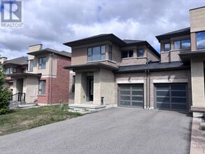 Building Photo - 118 Vanier St