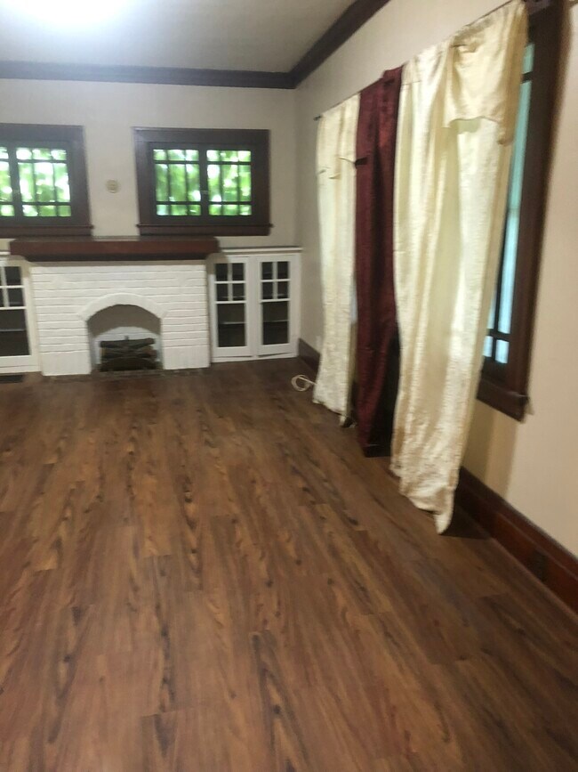Foto del edificio - 843 Ridgeway Ave