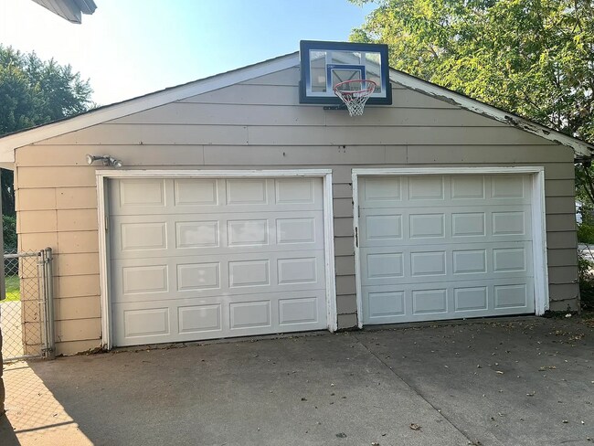 Foto del edificio - 1725 Oshkosh Ave