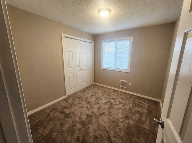 Foto del edificio - 10924 E Fairview Ave