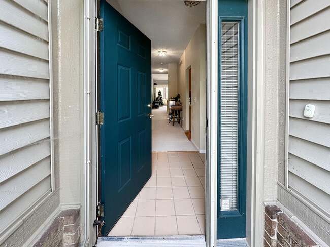 Building Photo - 41589 Sleepy Hollow Dr