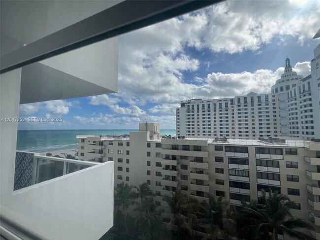 Building Photo - 100 Lincoln Rd