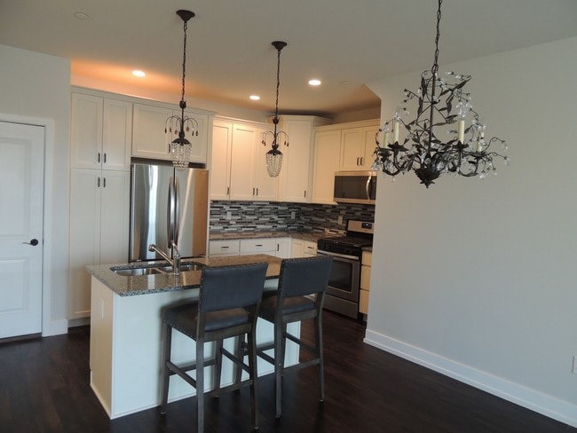Kitchen/Dining room - 415 Lakeview Ct