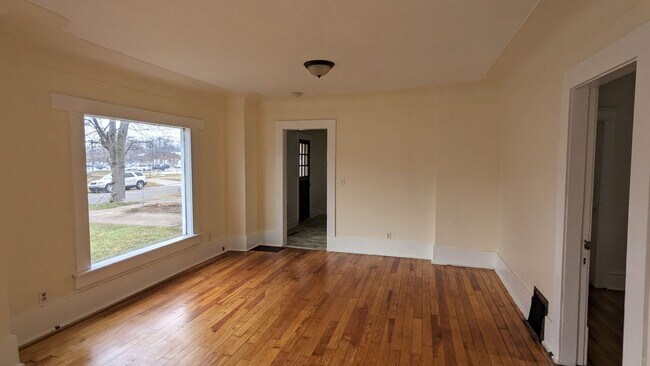 Building Photo - 1112 Ambrosia St