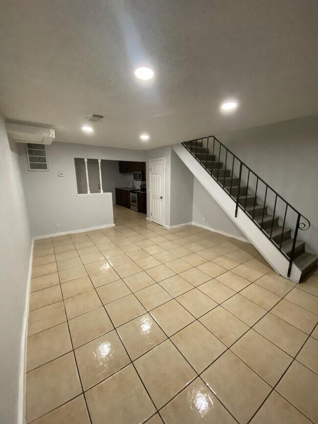 Foto del edificio - 7901 Montgomery Ave