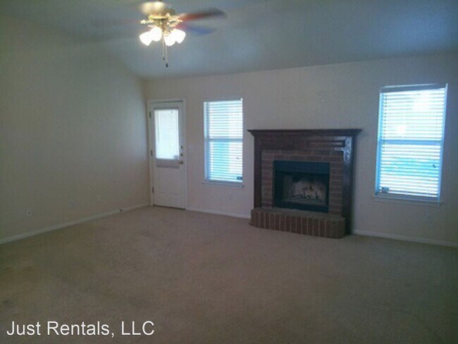 Building Photo - 3 br, 2 bath House - 202 Cedar Ridge Dr.