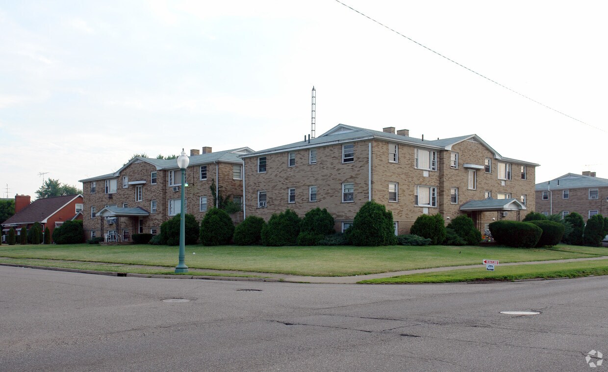 3825 W Tuscarawas St, Canton, OH 44708 Apartments in Canton, OH