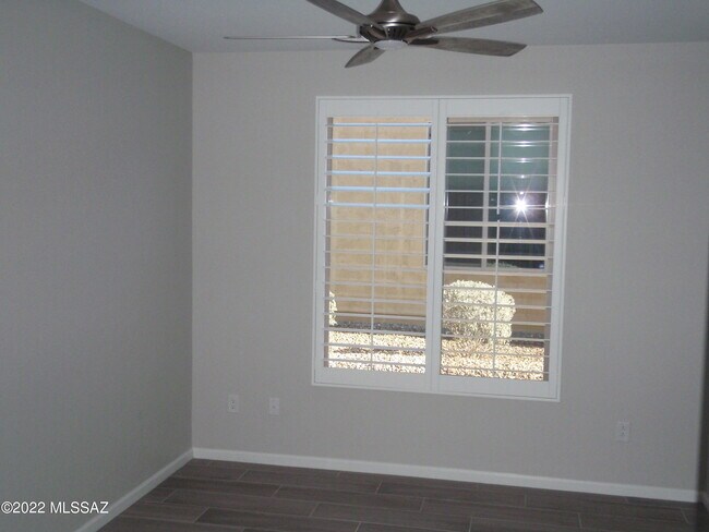 Foto del edificio - 61123 E Flint Dr