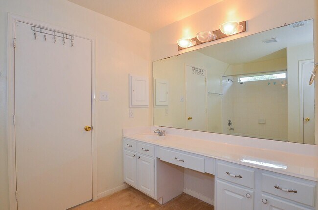 Foto del edificio - 19434 Brook Village Rd