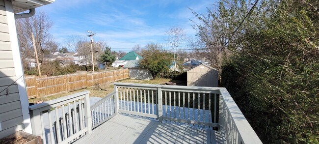 Foto del edificio - 606 Hillcrest Dr