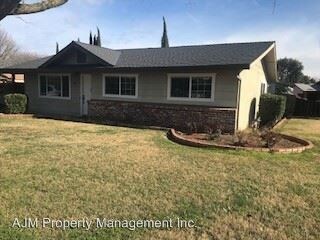 Foto principal - 3 br, 1 bath House - 311 North 1st Street