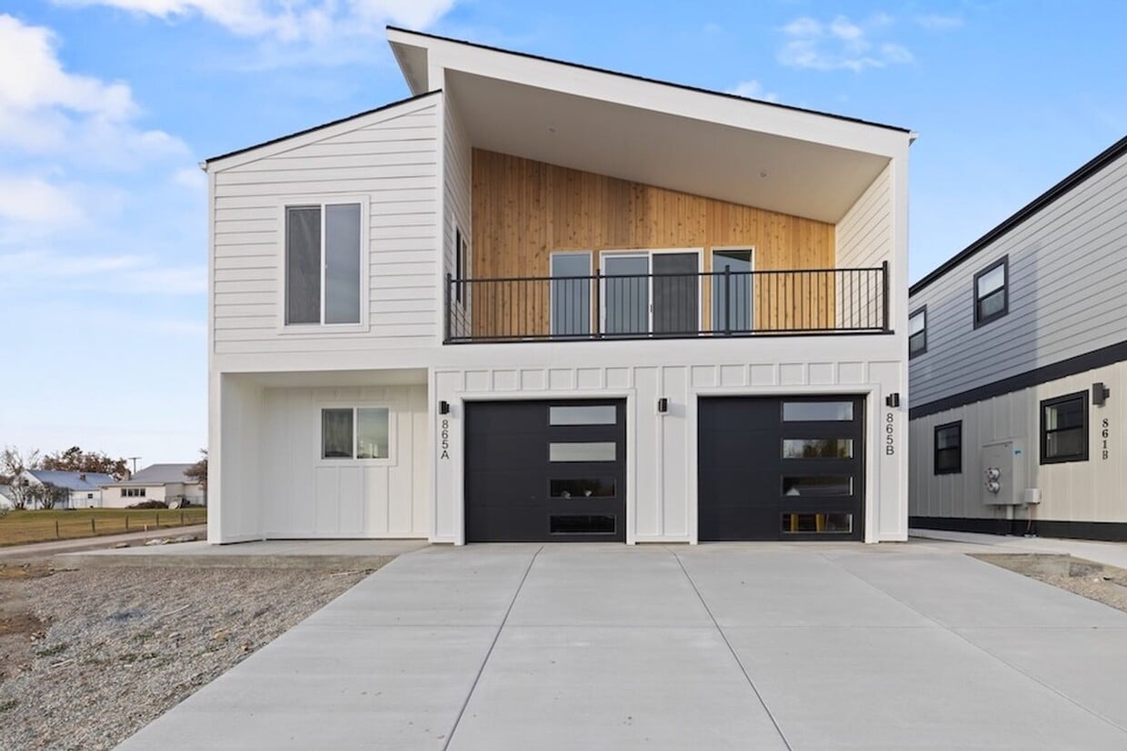 Foto principal - 865 9th St W