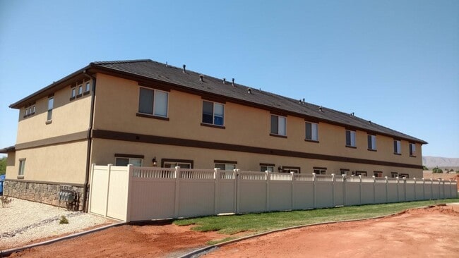 Foto del edificio - 3 Bedroom, 2.5 Bathroom Townhome Available...
