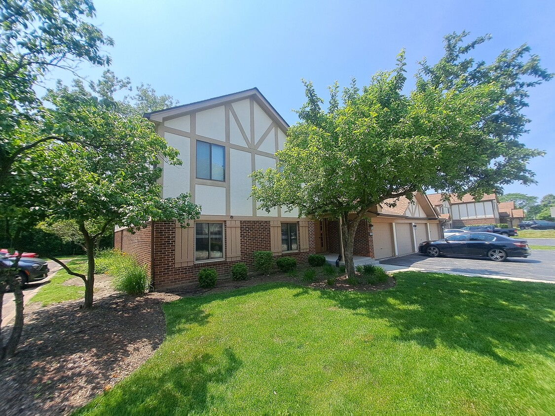 Primary Photo - 905 Knottingham Dr