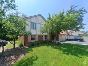 Building Photo - 905 Knottingham Dr