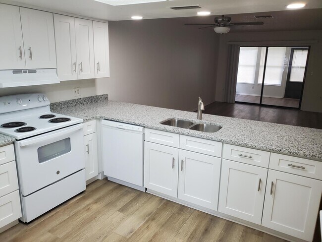 Foto del edificio - 2945 Grovewood Blvd