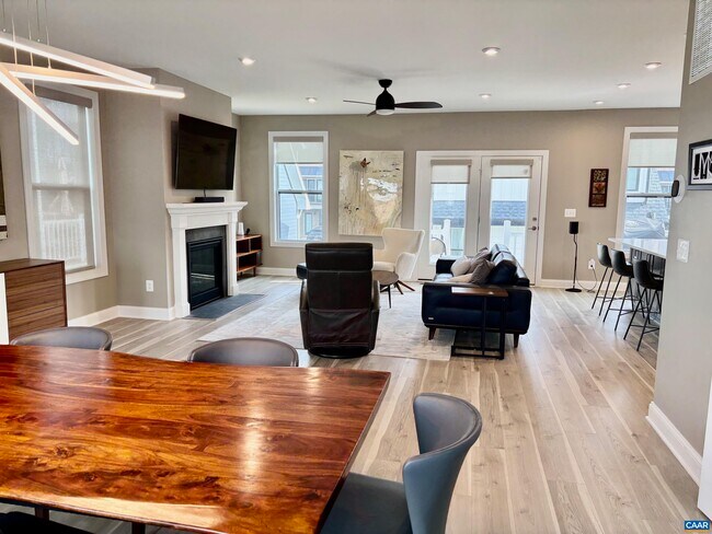 Foto del edificio - 6217 Raynor Pl