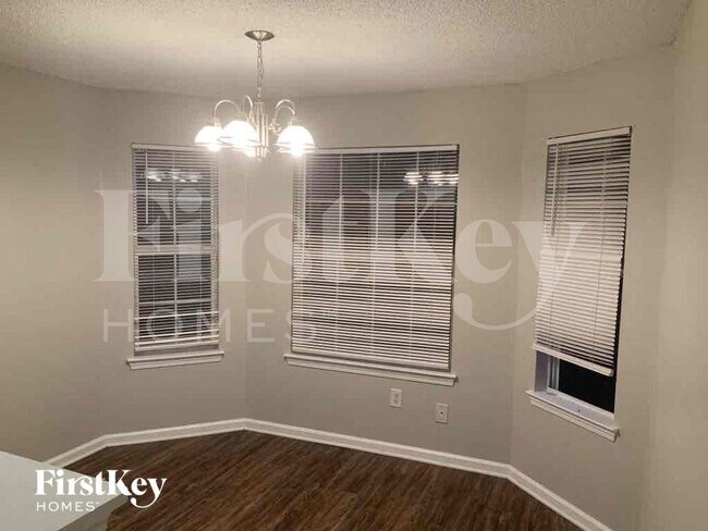 Building Photo - 226 Bonnes Dr SW