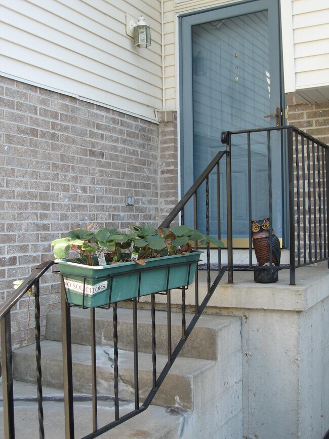 Building Photo - 6205 Thornebury Dr
