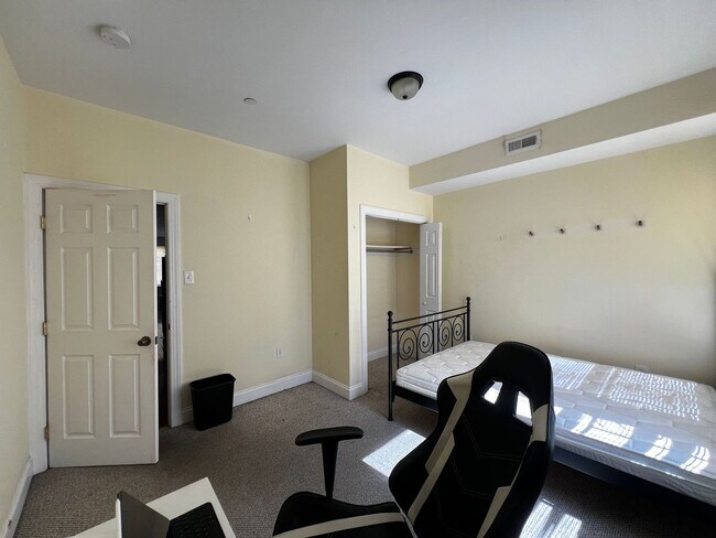 Foto del edificio - 676 N 33rd St