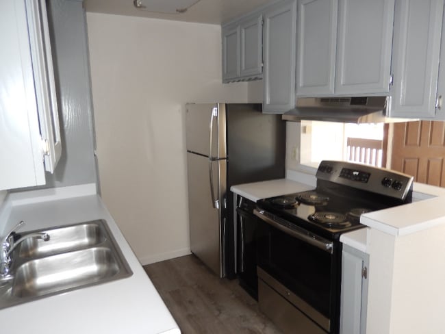 Building Photo - 4467 Valeta St