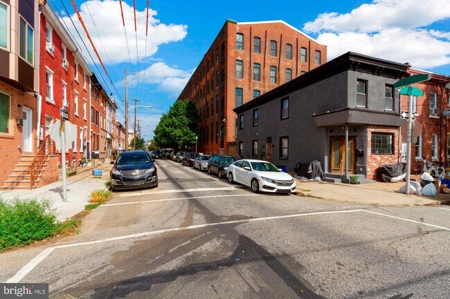 Building Photo - 2551 Trenton Ave