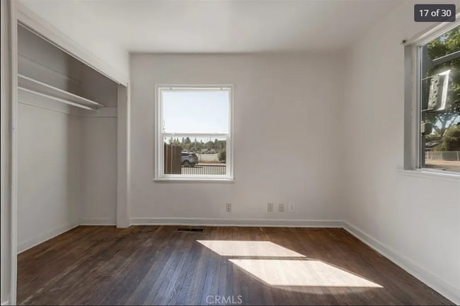 Building Photo - 1010 Warner St