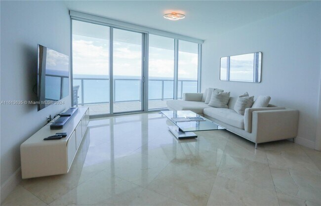 Building Photo - 17001 Collins Ave