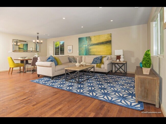 living room - 5009 Ellison Plz