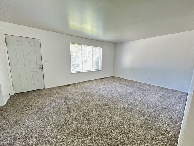 Foto del edificio - 3 br, 1.5 bath House - 23222 Marmon Ave 23...