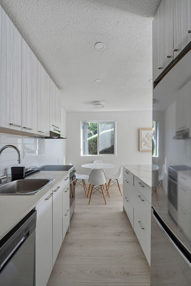 Photo du bâtiment - 55 12th Ave