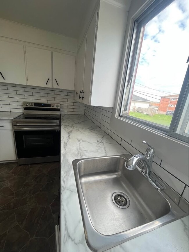 Building Photo - 46 Terris Ave