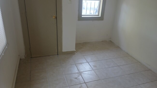 Building Photo - 8205 Glen Shadow Dr