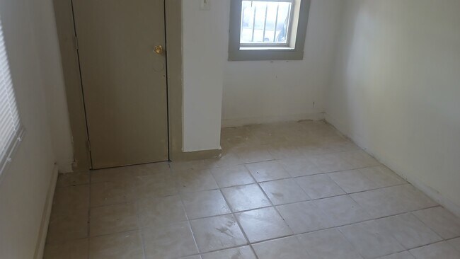 Foto del edificio - 8205 Glen Shadow Dr