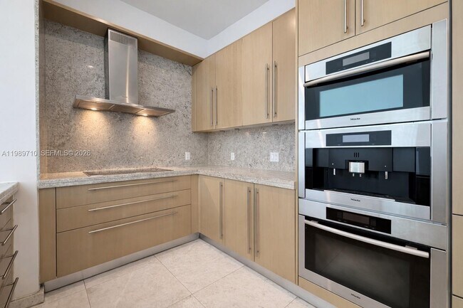 Foto del edificio - 900 Brickell Key Blvd