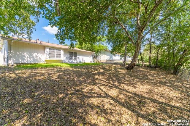 Building Photo - 812 Hickory Hill Dr